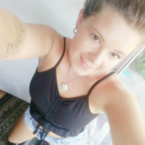 Meet your Posher, Hayley - Picture 4 of 7